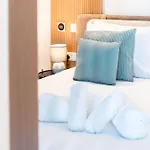 Mercury Lovely W Pool Access By Arco Collection Apartment *