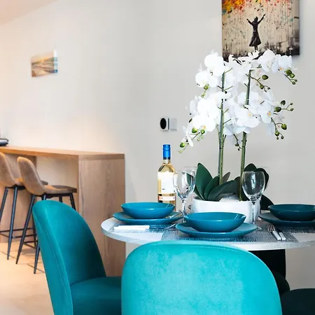 Mercury Lovely W Pool Access By Arco Collection Apartment
